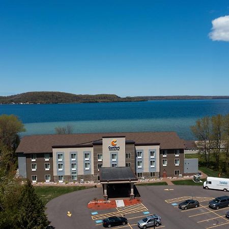 Comfort Inn & Suites Munising-Lakefront Exterior foto